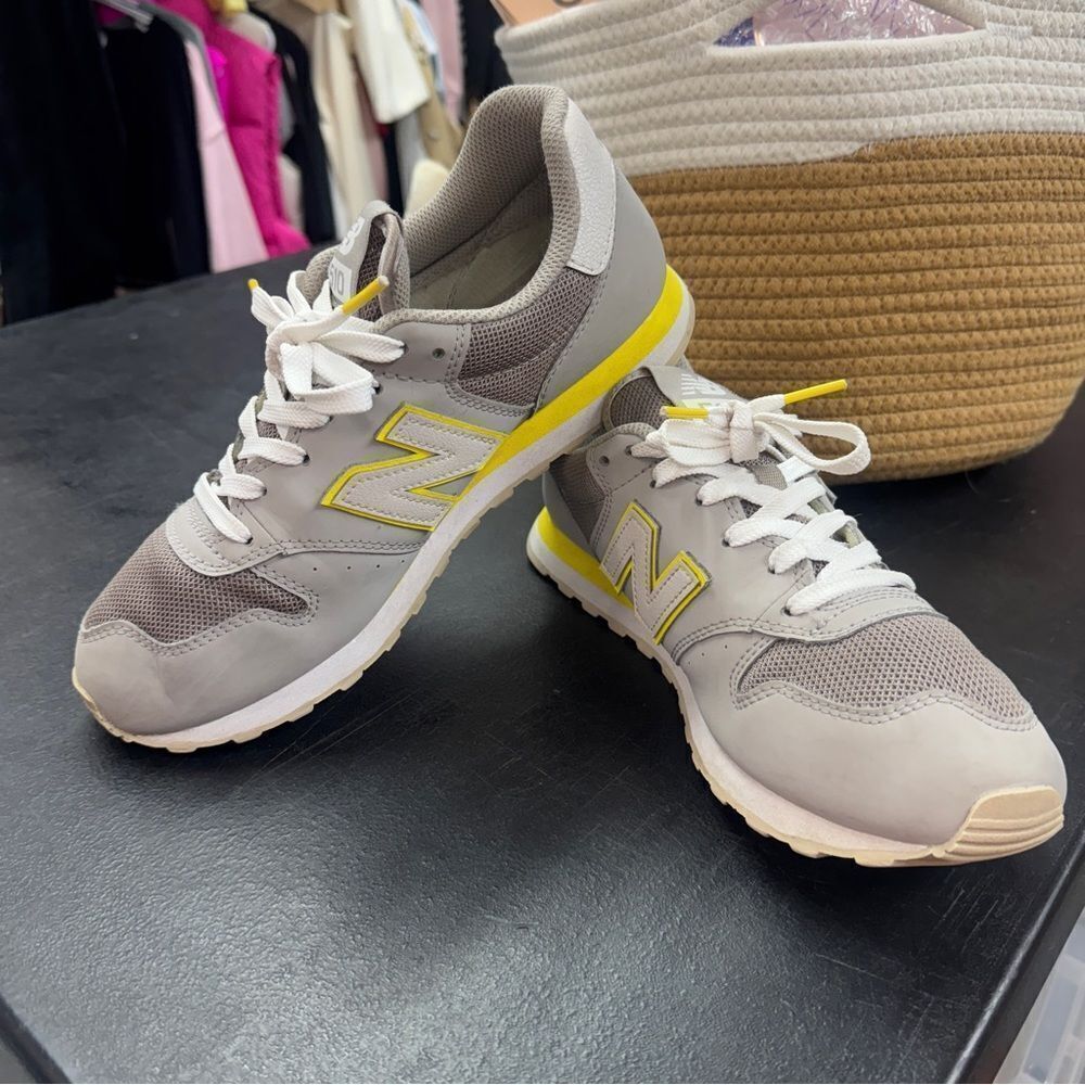 New Balance 510 Gray Yellow Sneakers Women’s 8.5 – Excellent Condition - Picture 3 of 9